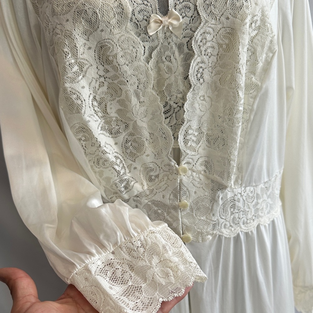Shadowline Peignoir Ivory Lace Trimmed Gown and Robe - Picture 3 of 11